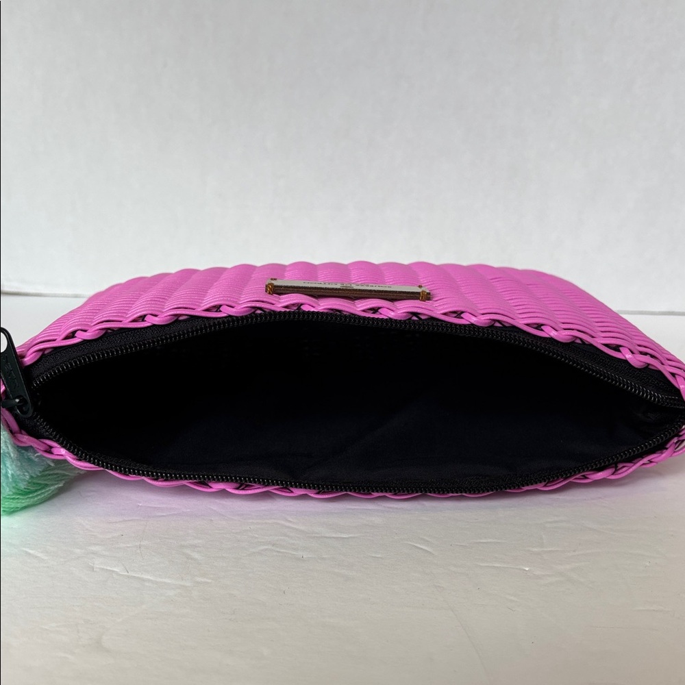 Squeeze De Citron Vibrant Pink Woven Clutch with Tassel - Picture 6 of 7